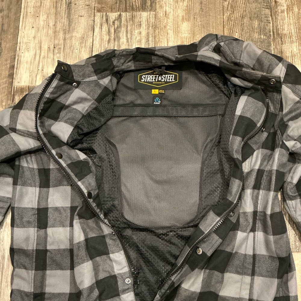 Street & Steel Black & Gray Plaid Button-Down Shirt - Picture 5 of 16